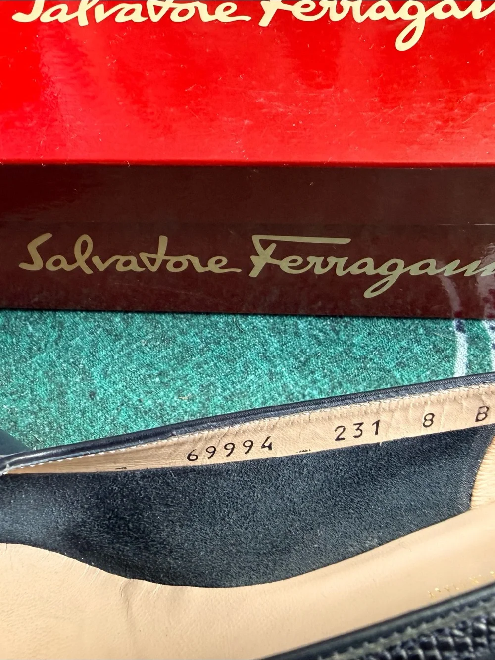 Salvatore Ferragamo Scurita Black Leather Gancini Pumps 8B w/ Original Box